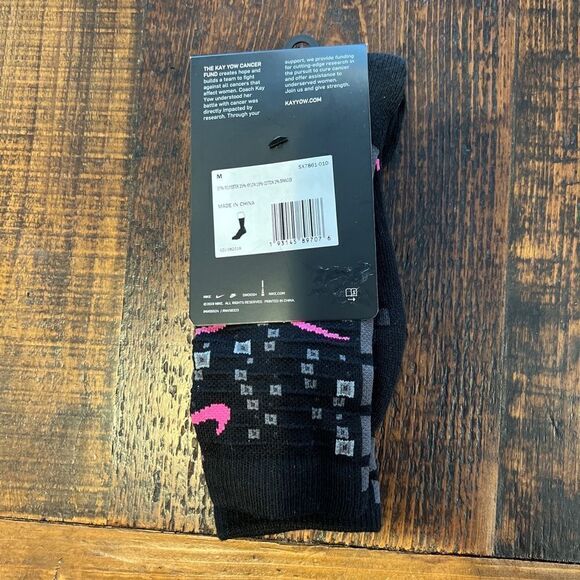Nike Breast Cancer Awareness Kay Yow Crew Elite Socks SX7861-010 - Picture 2 of 2